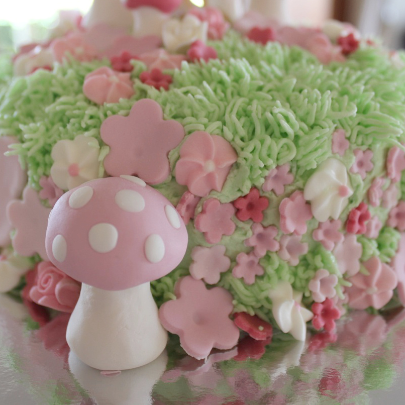 Detail of a fairy cake by Molly and Mama