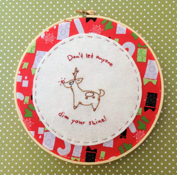 Shiny-Reindeer-Embroidered-Hoop-Art-600x593