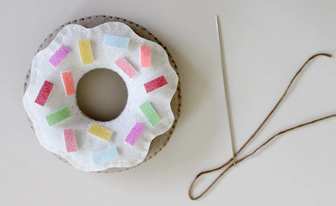 felt-donuts-from-molly-and-mama-10