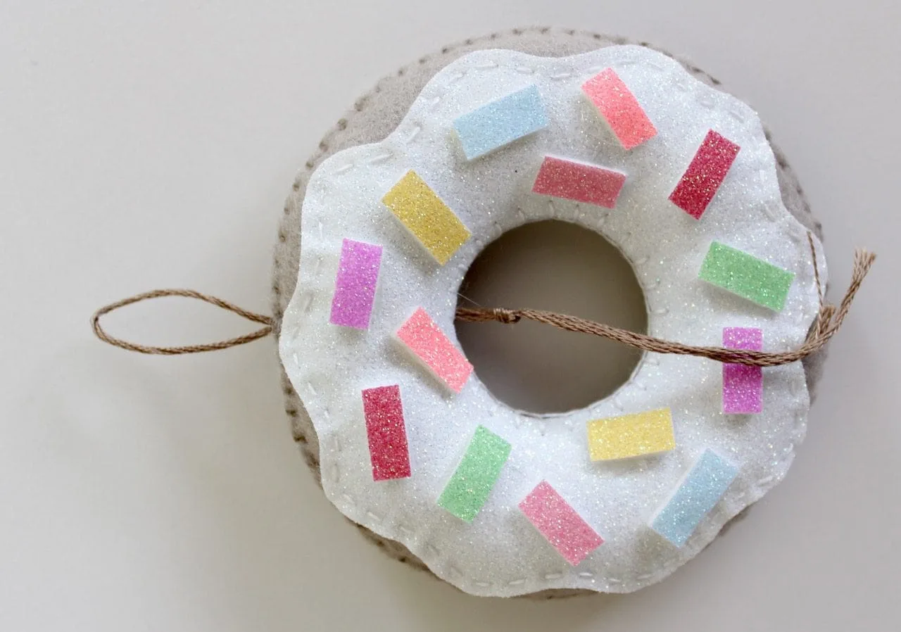 felt-donuts-from-molly-and-mama-13