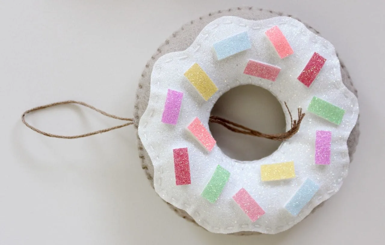 felt-donuts-from-molly-and-mama-14