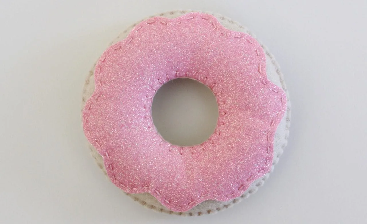 felt-donuts-from-molly-and-mama-6